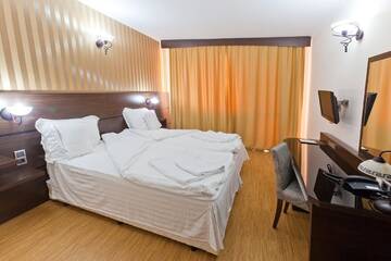 Фото номера Двухместный номер с 1 кроватью Отель Family Hotel Hebar г. Батак 5