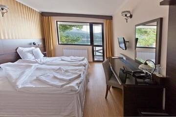 Фото номера Двухместный номер с 1 кроватью Отель Family Hotel Hebar г. Батак 7
