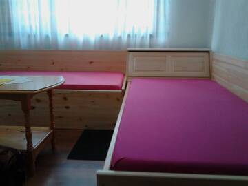 Фото номера Четырехместный номер с балконом Гостевой дом Family Hotel Shisharka г. Батак 3